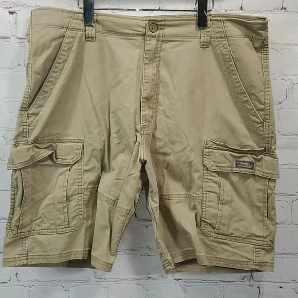 Wrangler Cargo Utility Khaki Men's Shorts Size 38 - Picture 1 of 16
